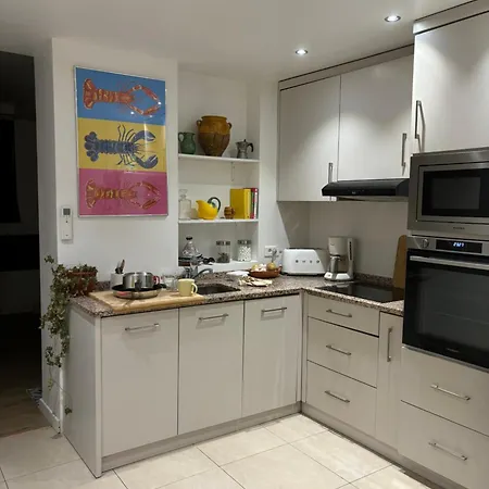 Chloe Apartment *
